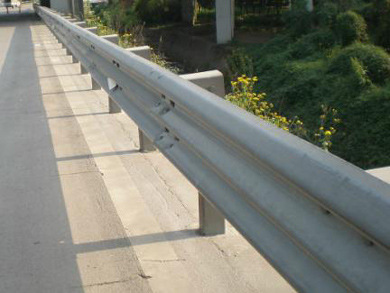 四川高速護欄安裝
